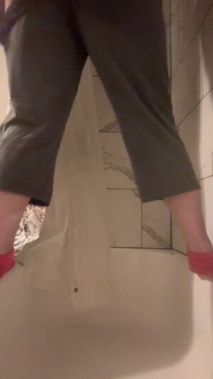 Piss Sluts Pee Peeing Pissing