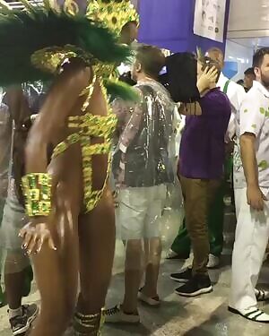 IZA, Brazilian singer