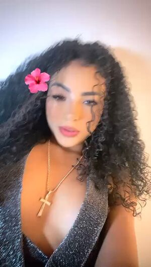 Paizuri Brunette Latina Natural Tits