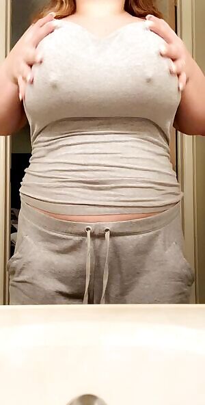 Your cock would look great between my huge tits 😘