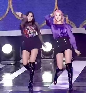 Twice Sana & Momo being thick together!