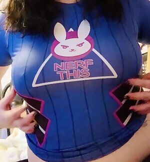 I really enjoy this D.Va shirt.