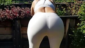 Having a bit of fun outside showing of my fat ASS 🍑 xx 54yo  🇦🇺