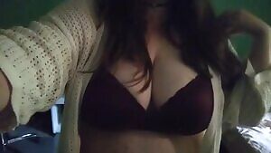 Hey, I'm your new roommate! I can tell we're gonna be really close~