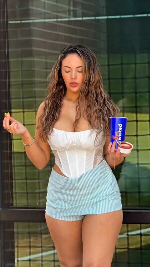 Cute-Faced Pornstars 19honeysuckle Busty Latina Pornstar