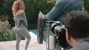 JLo posing and showing her big ass in yoga pants