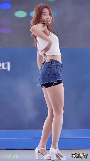 CLC - Seungyeon booty