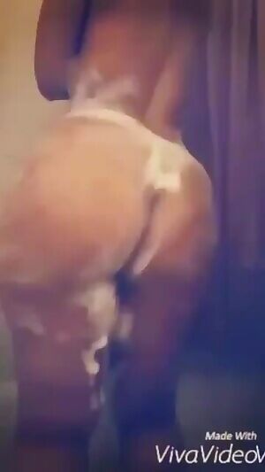 Shy greyy booty in shower