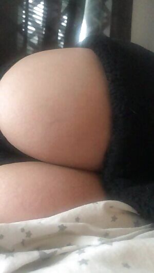 gf's phat ass in black lace panties
