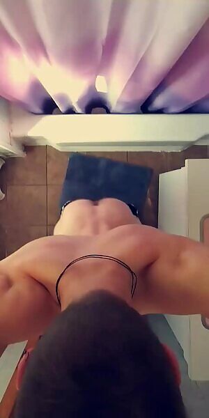 Sweaty Post Workout Booty 👍