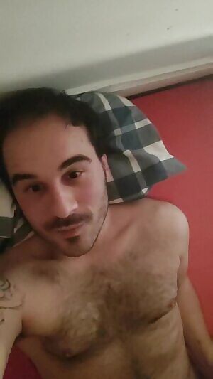 Wanna ride my face ? Let me lick you, grab my hair and feel how good is my tongue on your clit.. I will not stop before to feel you cum and to hear your moan.. Viens jouir sur ma langue.. ;)