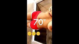 Weather girl predicts bouncing temperatures