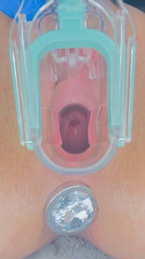 Vaginal Speculums Amateur Gape Gaping MILF