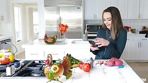 & Alix Lynx - Family Friendly Thanksgiving Fuck Fest