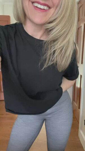 I’m that secretly kinky mom next door!