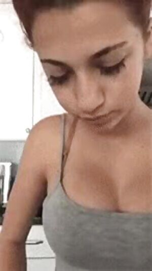 Cute girl w/big titties ❤️