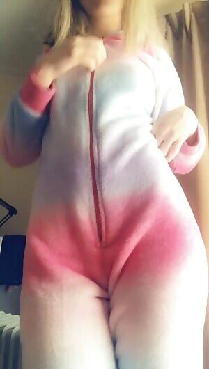 When you're in work and she sends you a video like this 😩 she'll be straight over my knee for being such a bad little girl when I get in 😈 A x