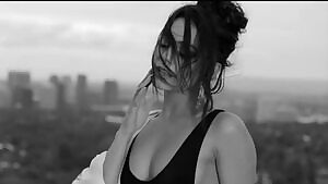 Vanessa Hudgens is a goddess of pure sexiness!! She seduces us with her perfect body and gorgeous face! Lust look at her legs/thighs/boobs...