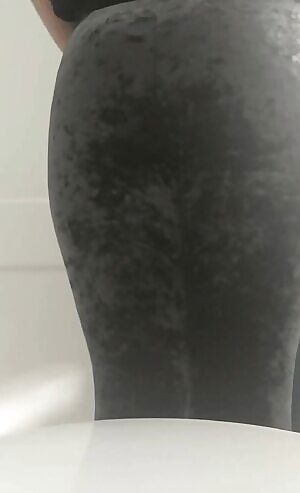 this is what it looks like when I take my pants of 😋