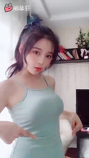 Some random big butt chinese girl on pipixia😅😅