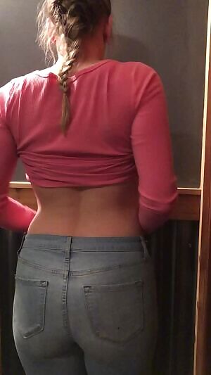 Peeling for you while I’m at work 😏