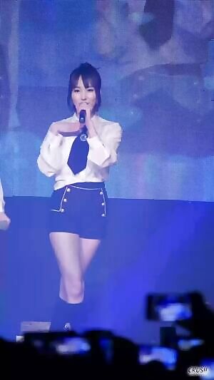 Gfriend Yuju’s big meaty thighs!