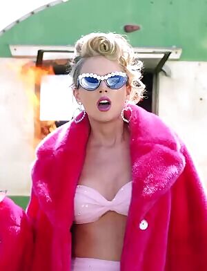 Make Taylor Swift happy, blow a load for her