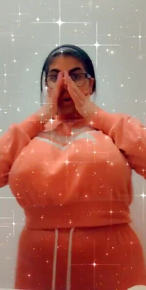 Can anyone get me her name