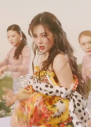 Hyuna - Flower Shower cuts