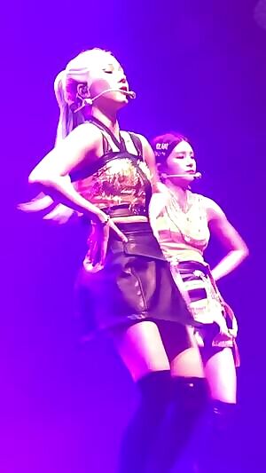 Everglow - Mia and her thicc butt