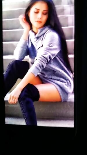 My cumshot on youtuber Vy Qwaint made the screen zoom in