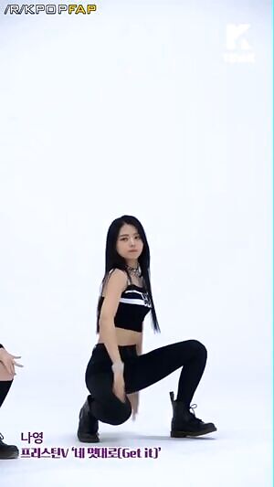 PRISTIN CEO Im Nayoung #06 - Showing off her armp**s live