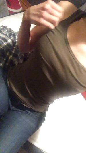 Pinch me daddy i’ve been a very bad girl 😈