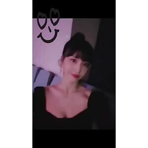 TWICE - Momo's cleavage