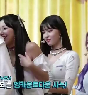 Momo touching Chaeyoung