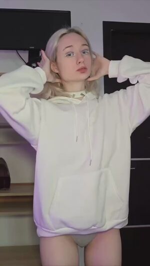Amateur Asian Babe Blonde Boobs