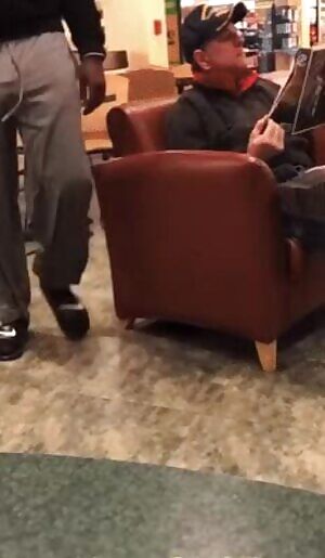 Letting it hang at Starbucks 😜