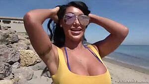 August Taylor is the perfect bimbo