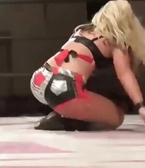 Who else loves Toni Storm's big fat ass?