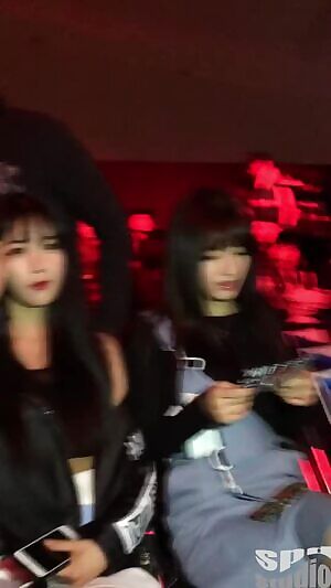 Rainbow's Hyunyoung sexy legs