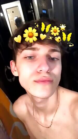 Hot Cali Twink Shamelessly Shows Off His Dick