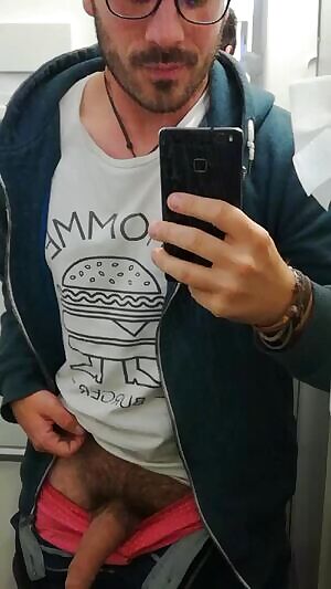 I wish to fuck in a plane one day.. so bad that i was alone, you could made so fucking hard.. Come to dirty talk :p Envie de jouir..