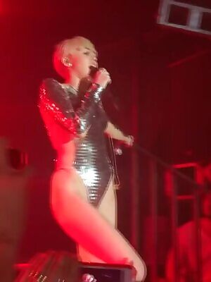 Miley Cyrus encouraging fans to touch her pussy