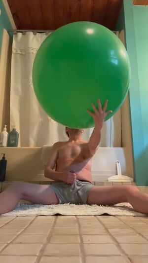Looner Amateur Balloons Big Dick Cum