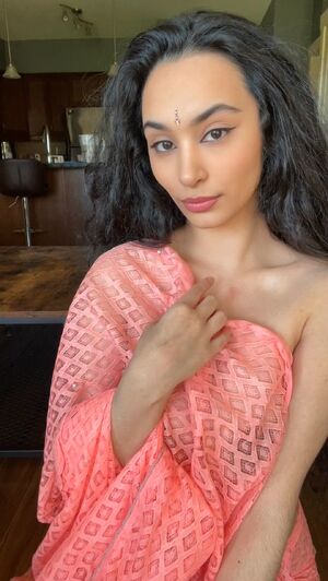 i’m a Desi Girl with giant boobs