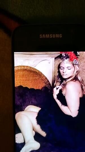 Oh god Amber's legs make me lose my load