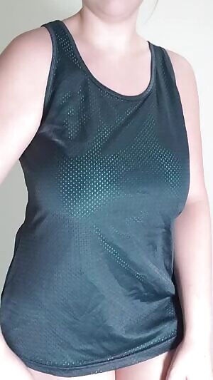 This tank top squishes them down so much 😩