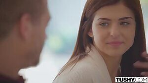 Goddess Leah Gotti learns about anal sex