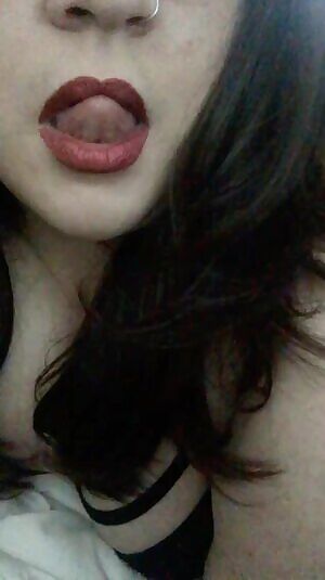 Hot lips, cold body 💋 ❄️