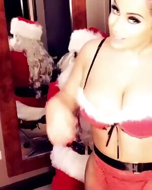 Lisa Aires says Merry Christmas